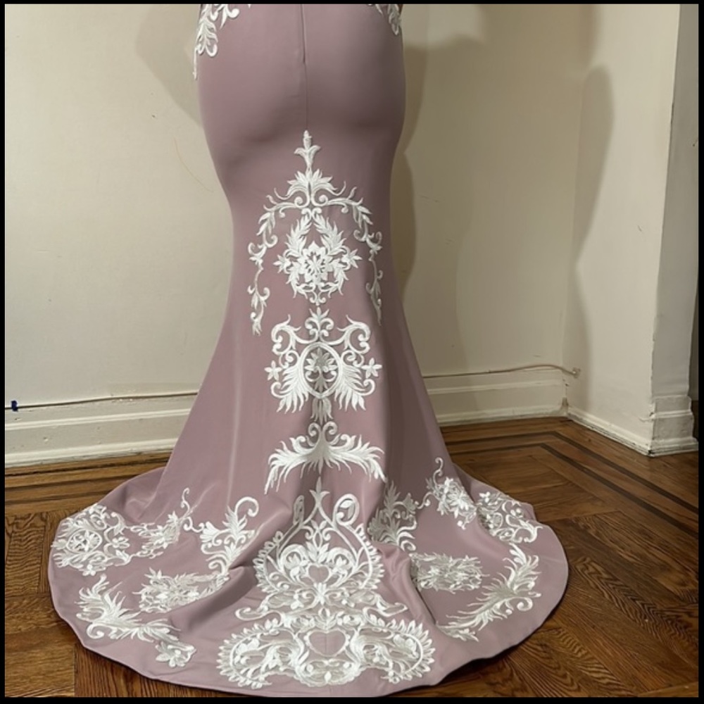 Portia and Scarlett Gorgeous Mermaid Prom Dress Size 6 - Picture 9 of 11